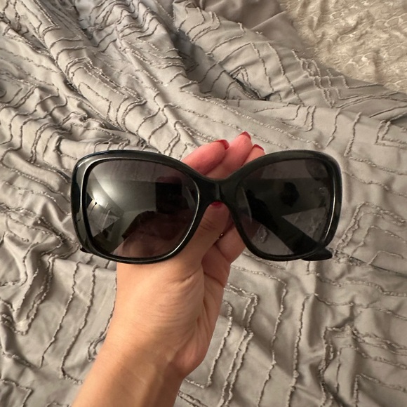 Authentic Prada sunglasses with case - Picture 2 of 7